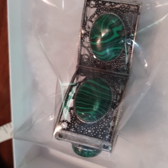 New, never worn faux green with black bracelet - Picture 1 of 2